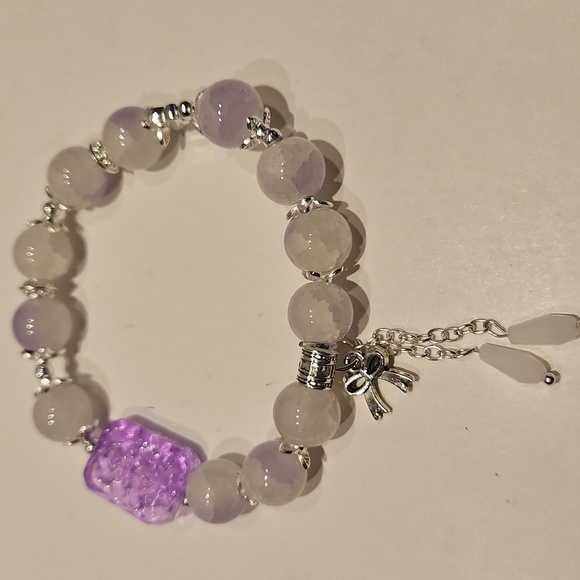3 Lavender Tone, White & Clear Beads w/ Silvertone Accents Stretch Bracelets. - Picture 5 of 14